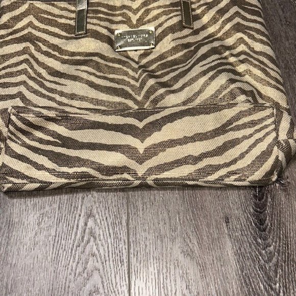 Michael Kors Animal Tiger Print Tote Shoulder Bag Purse EUC - Picture 3 of 5